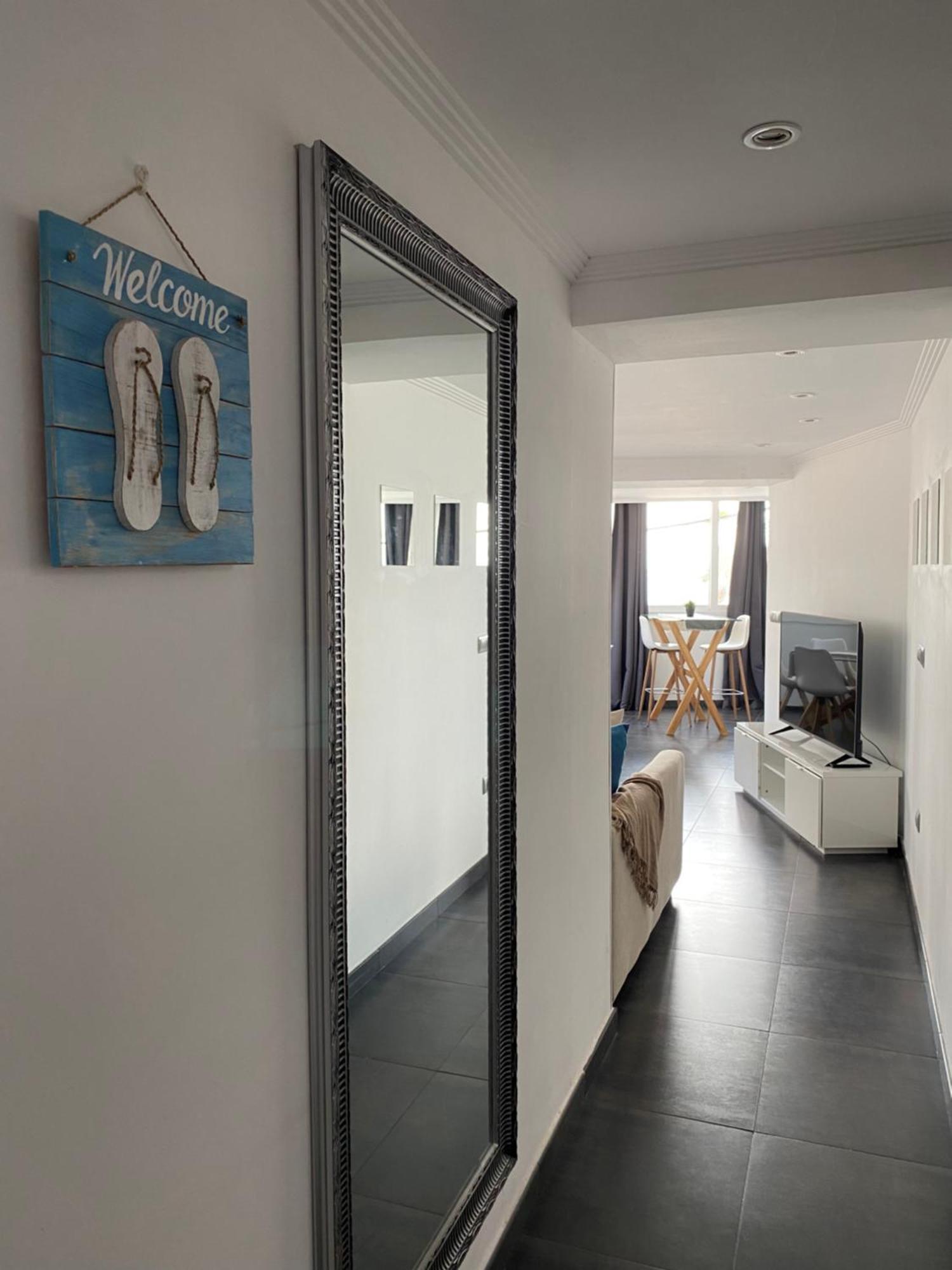 Apartamento Frente Al Mar, Moderno Con Aire Acondicionado, Parking Y Free Wi-fi