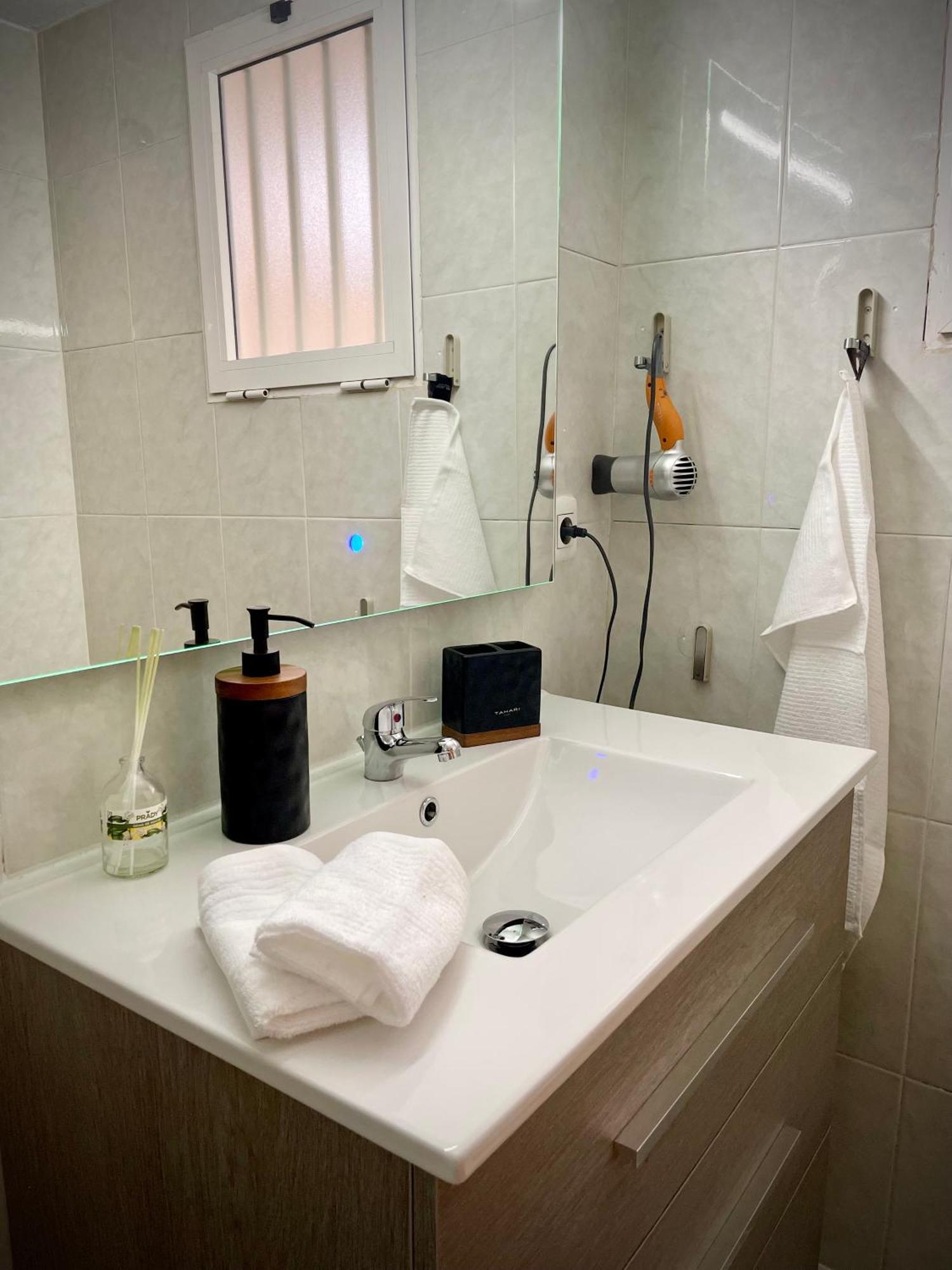 Wunderschoenes Fuer 4 Gaeste Mit Pool & Klima, Lage In Strandnaehe Apartamento *
