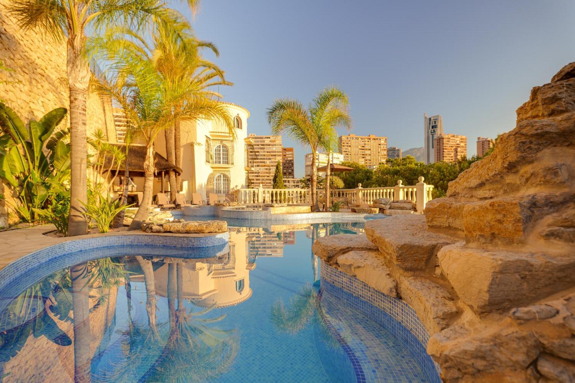 Julieta Y Romeo By Bookirentals Villa