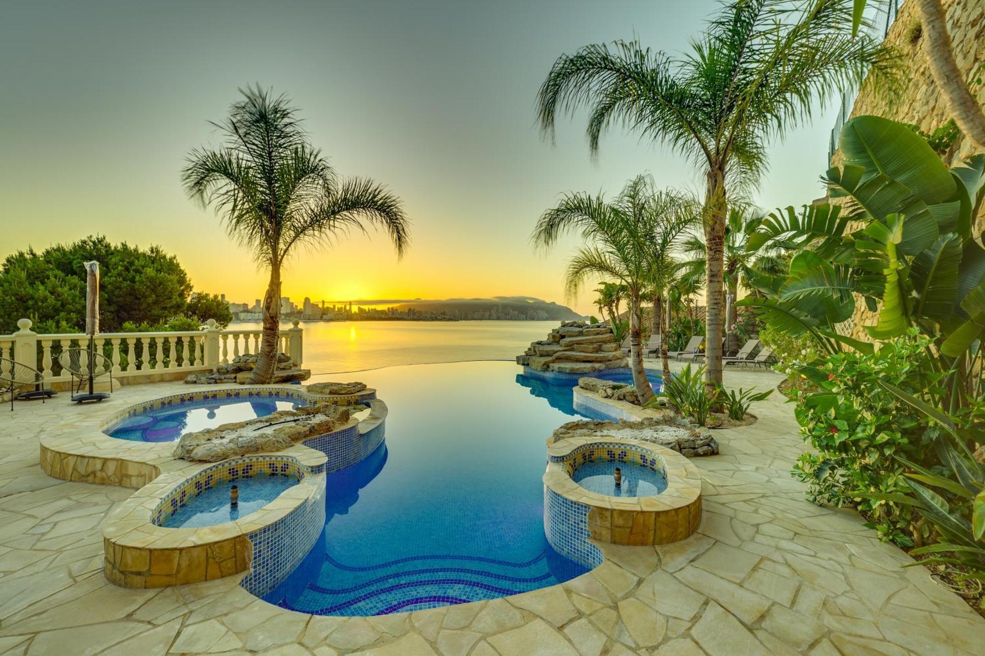 Villa Julieta Y Romeo By Bookirentals Benidorm