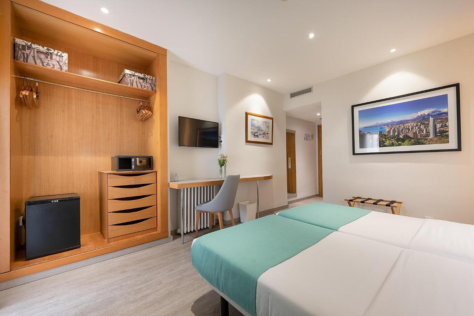 Poseidon Apartahotel 3*