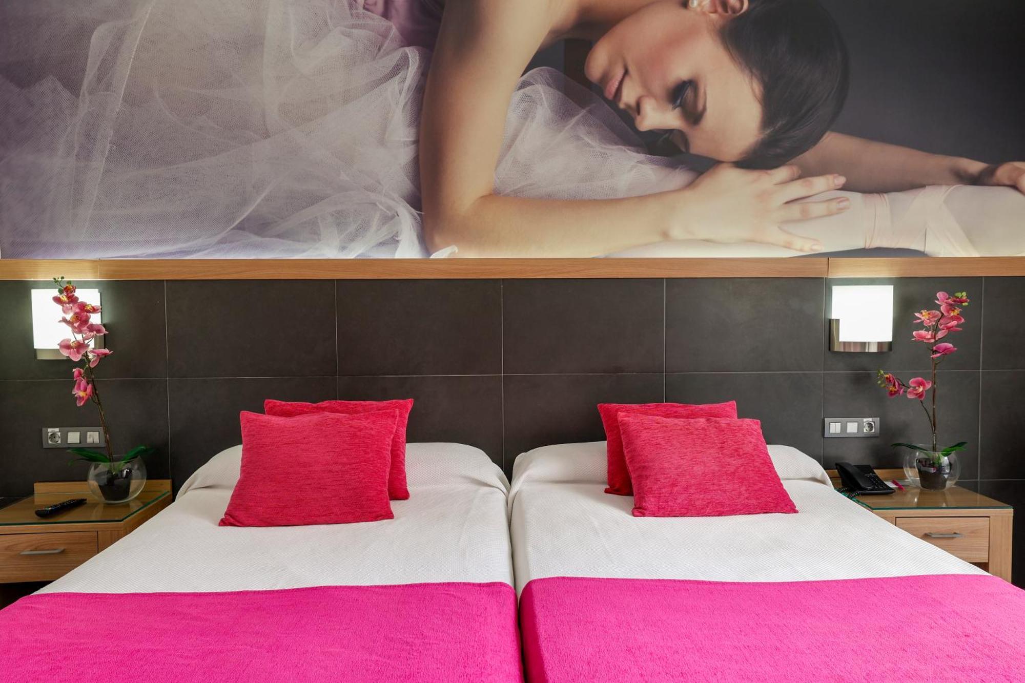Flash - Recommended Adults Only 4 Sup 4*