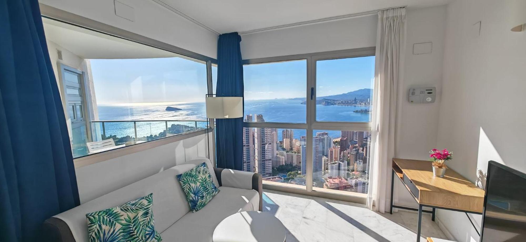 Highrise With Private Terrace & Sea Views - 34th Floor Apartamento
