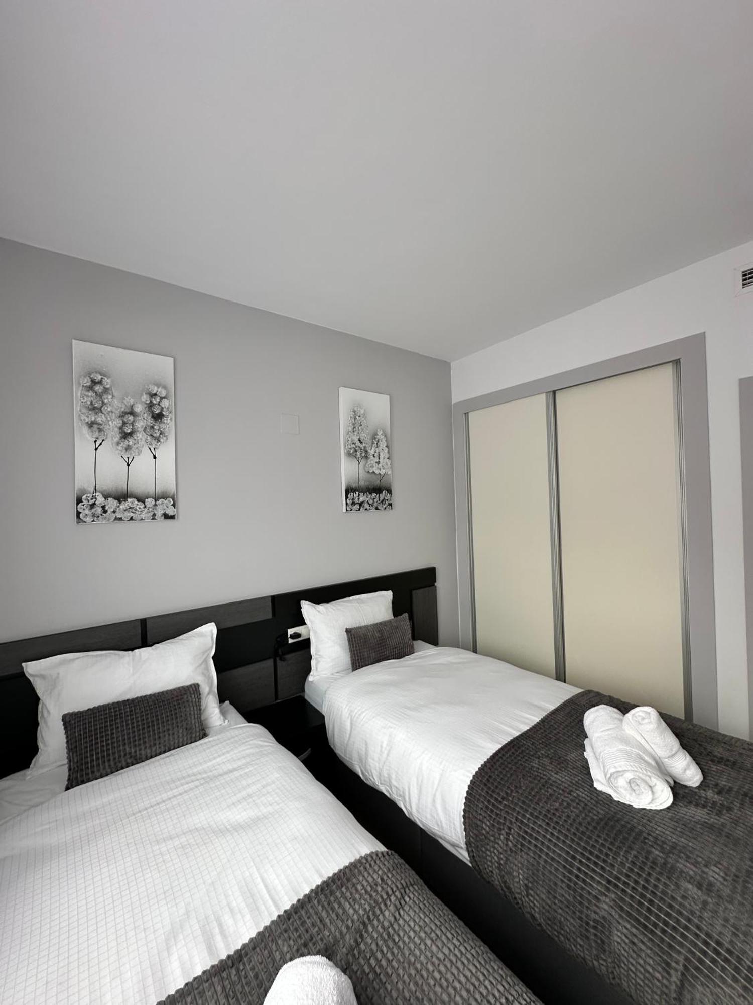 Luxurious, Newly-renovated Large 2-bedroom By The Beach Apartamento *