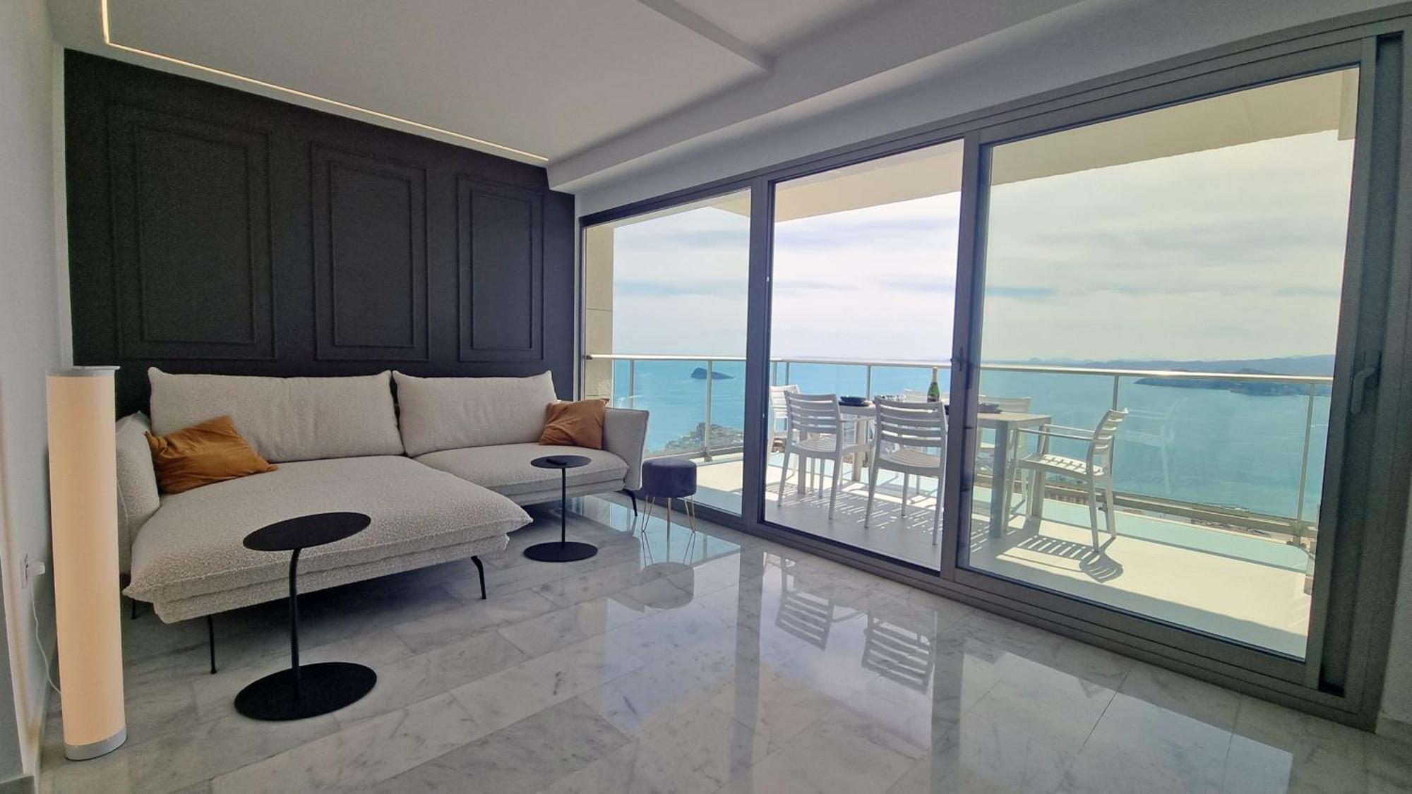 Planta 37: Terraza Privada Con Vistas Al Mar Apartamento