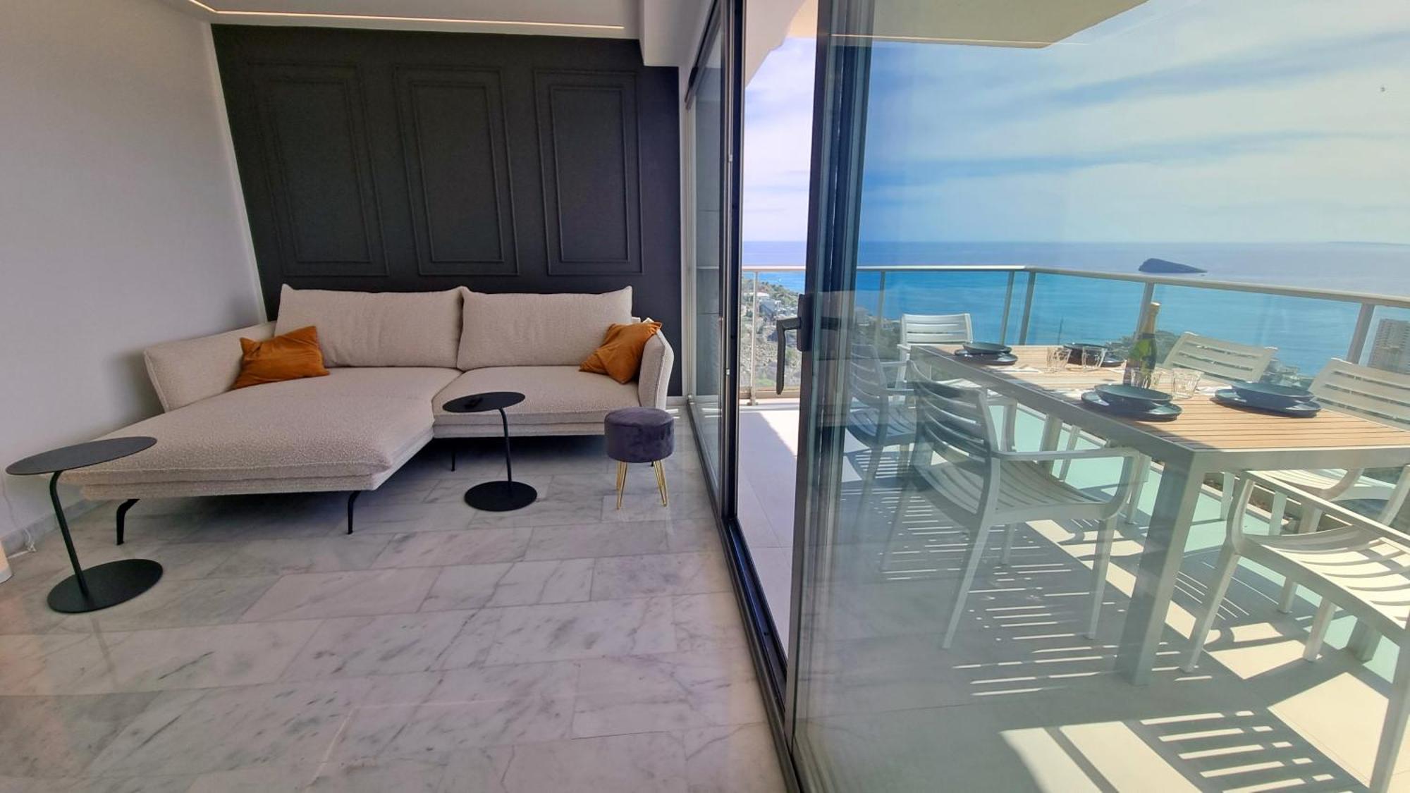 Planta 37: Terraza Privada Con Vistas Al Mar