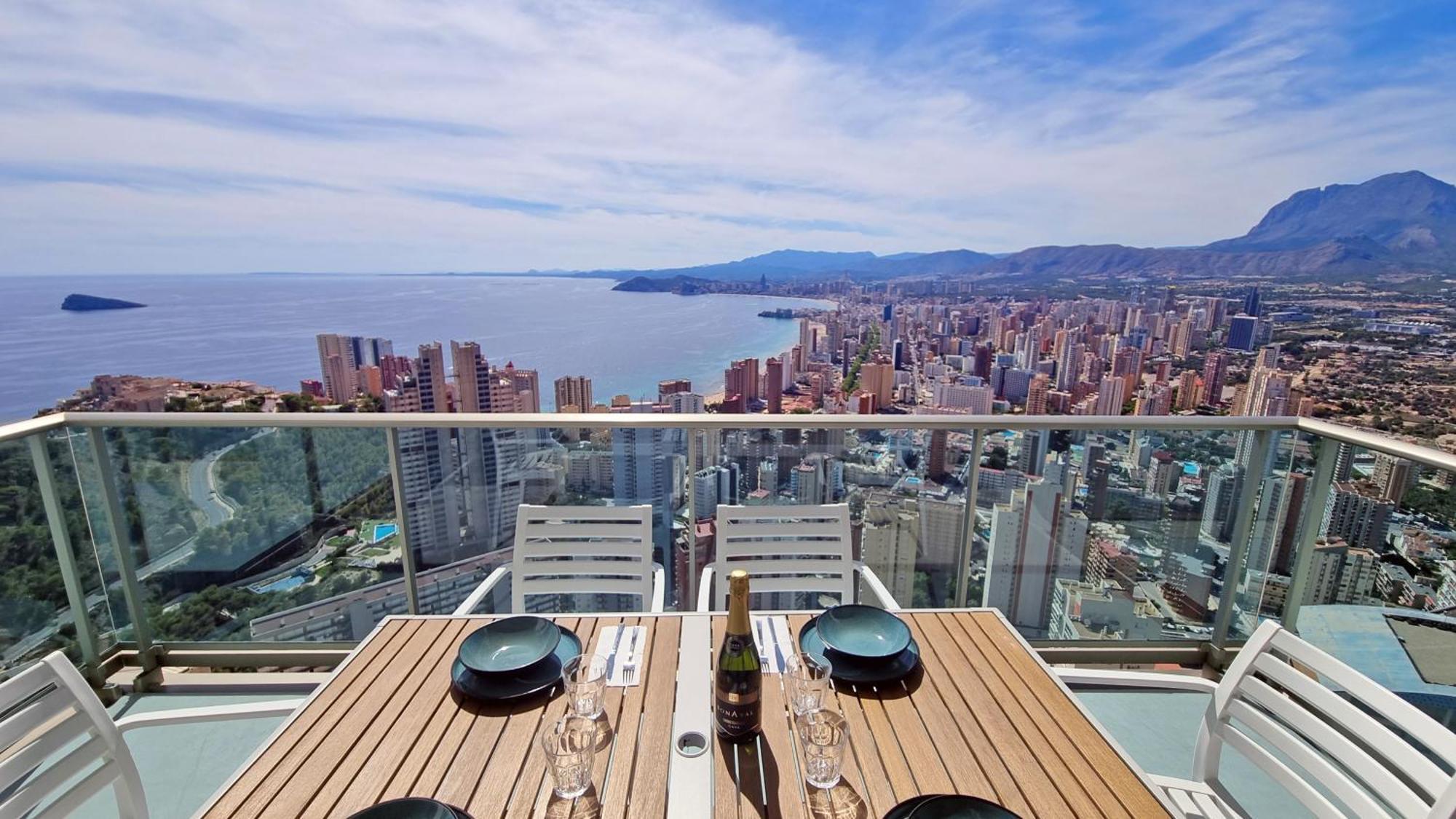 Planta 37: Terraza Privada Con Vistas Al Mar Apartamento *