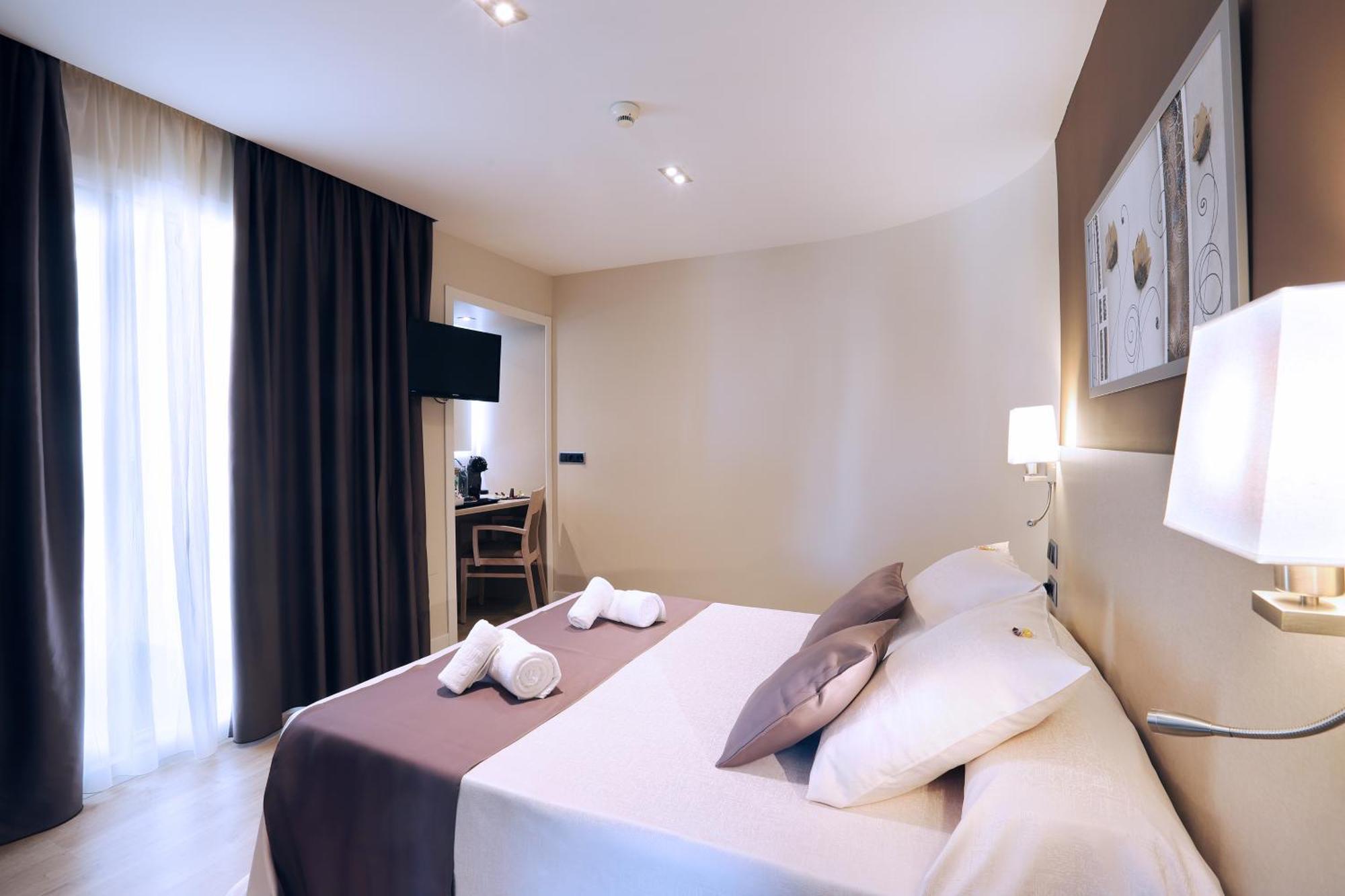 Helios Hotel