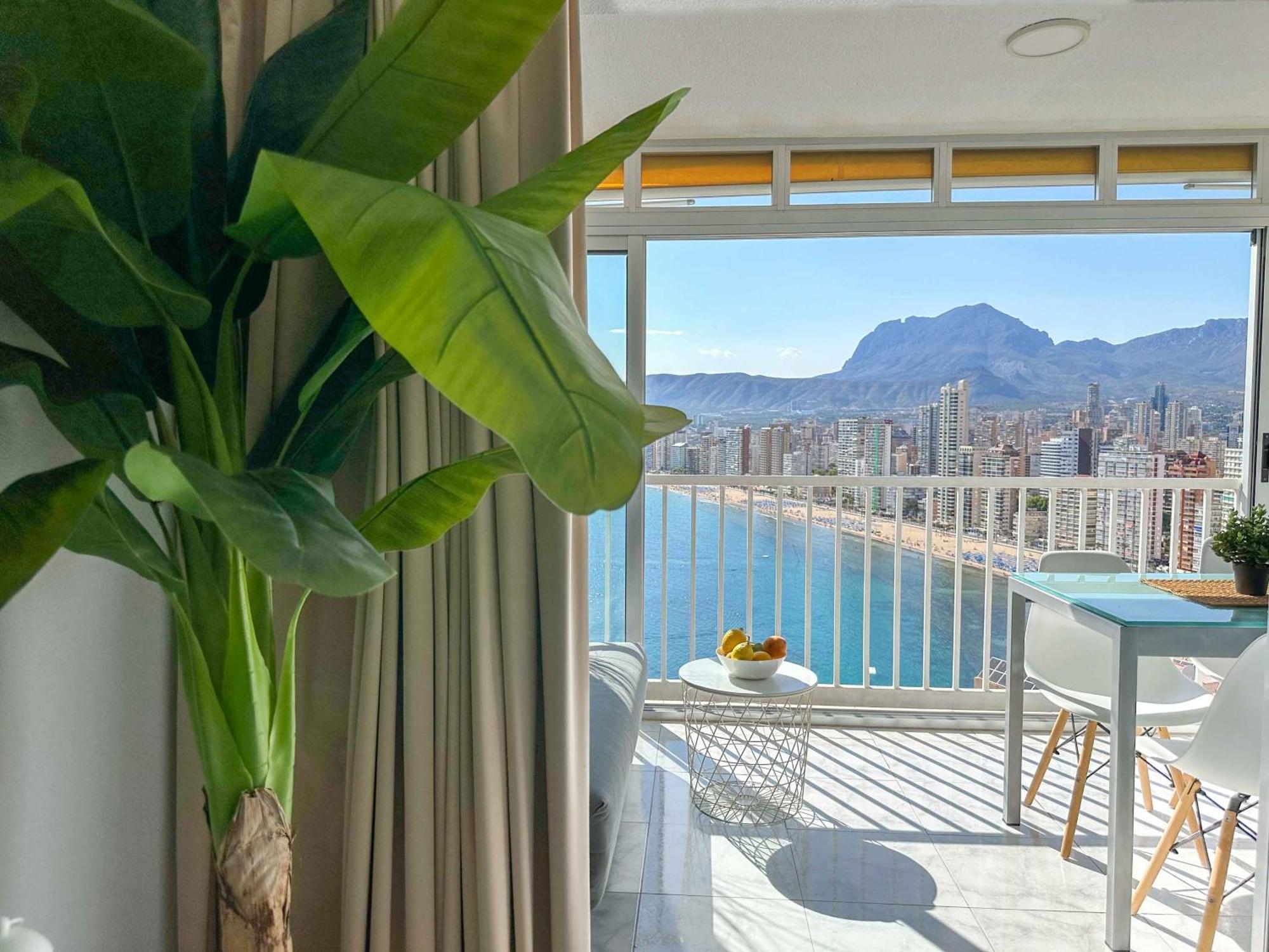 Balcón Al Mediterráneo Y Skyline De Apartamento *