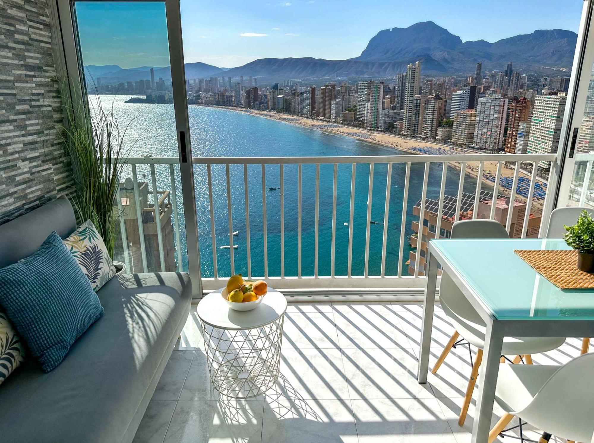 Balcón Al Mediterráneo Y Skyline De Benidorm