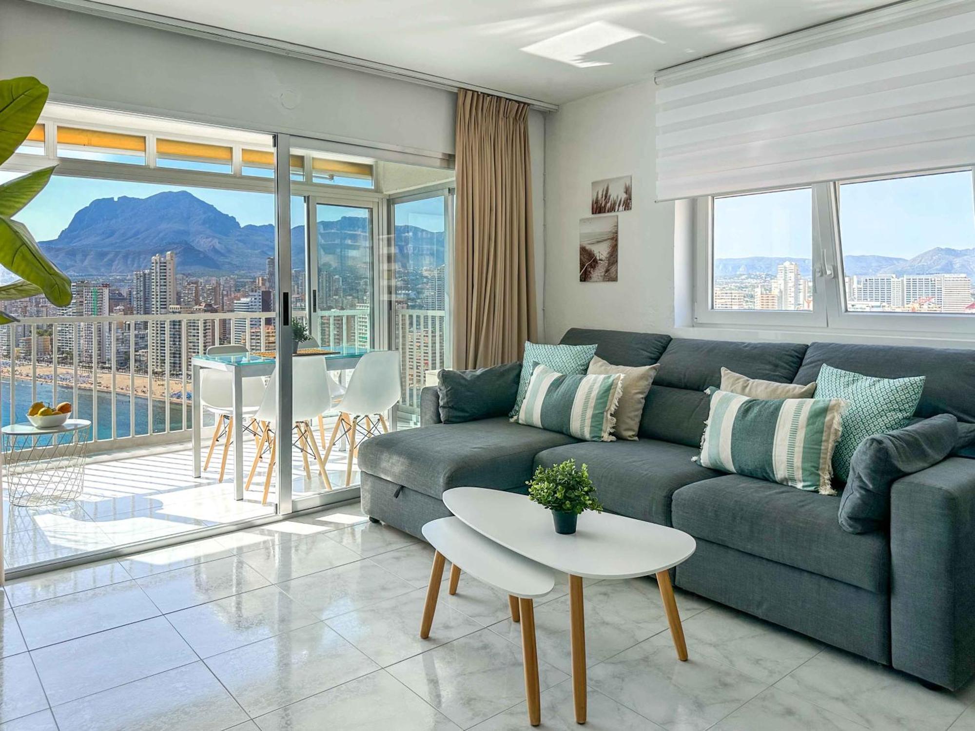 Balcón Al Mediterráneo Y Skyline De Apartamento *