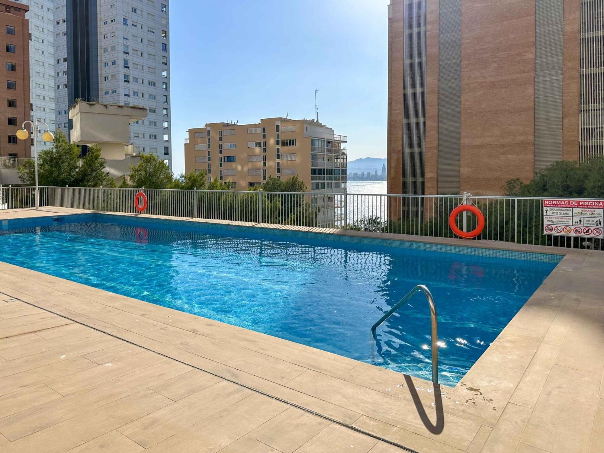 Balcón Al Mediterráneo Y Skyline De Apartamento