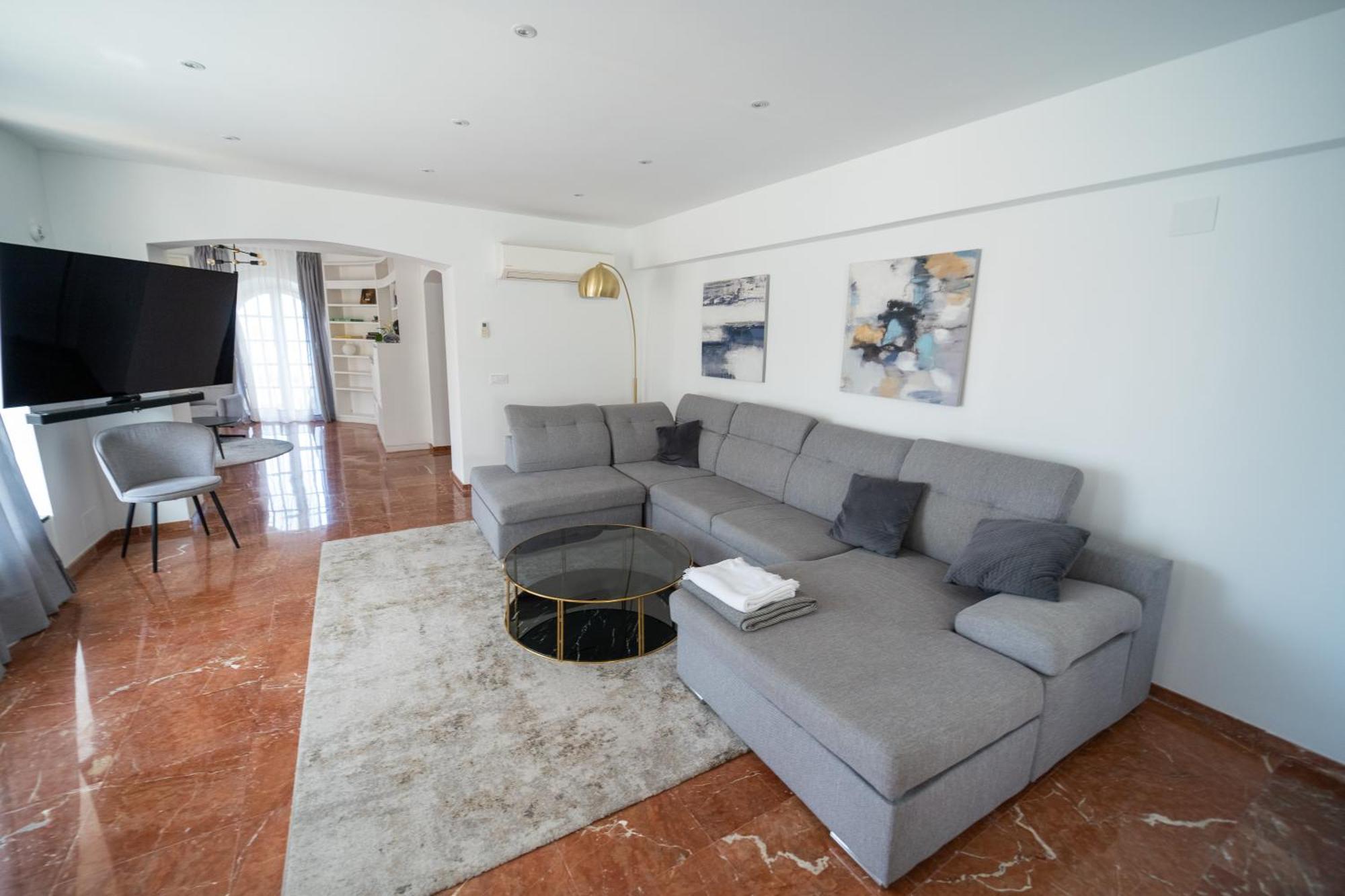 Villa Julieta Y Romeo By Bookirentals