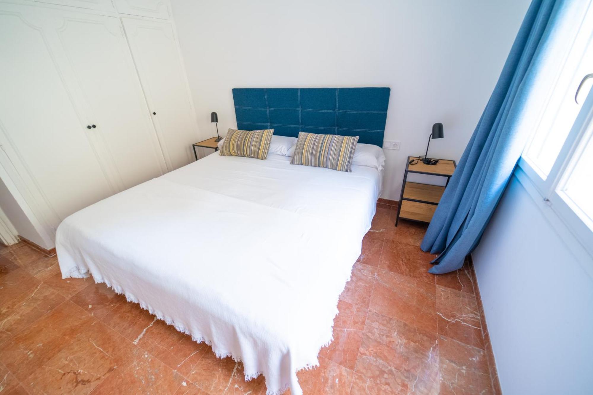Julieta Y Romeo By Bookirentals * Benidorm