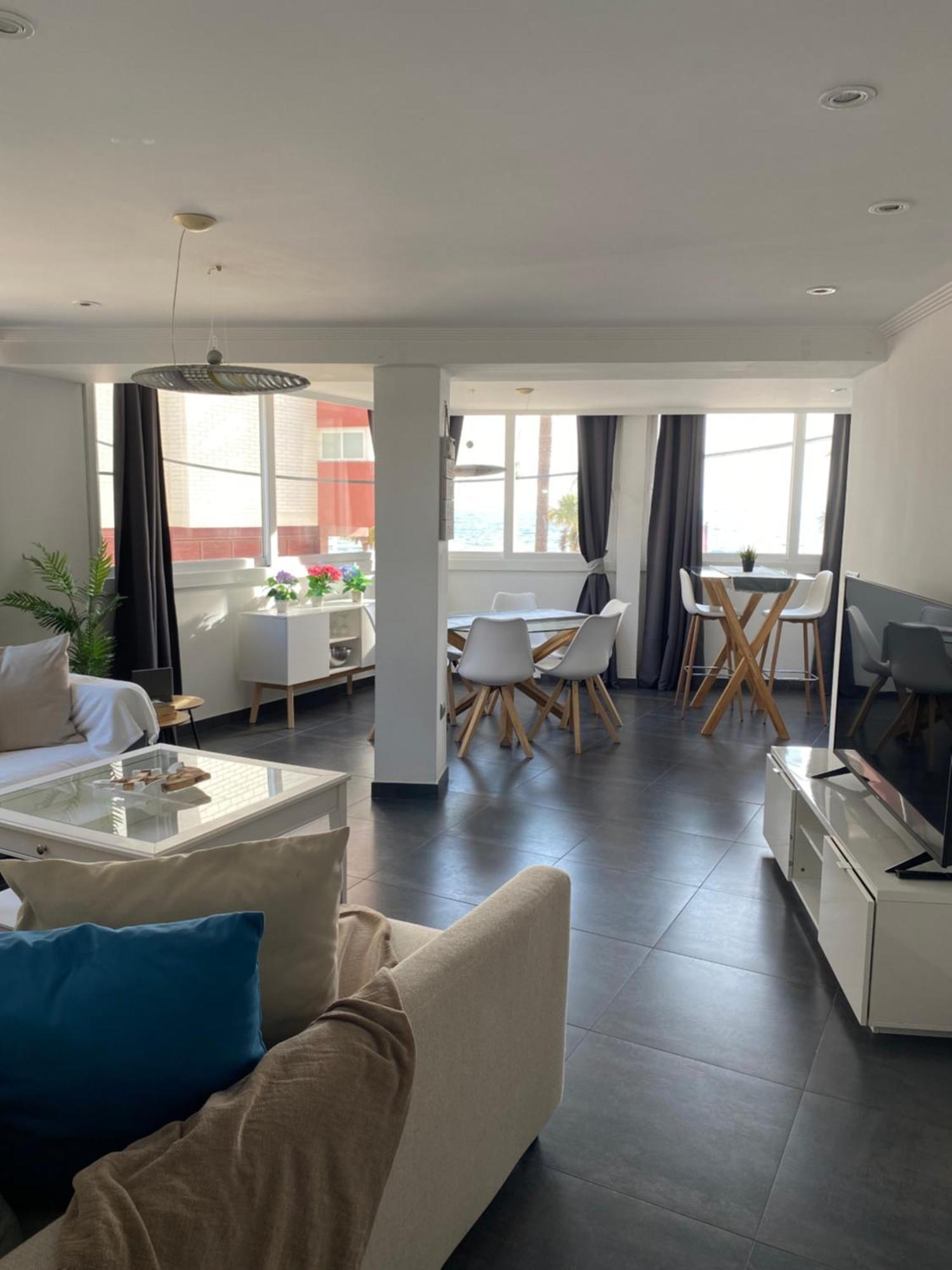 Apartamento Frente Al Mar, Moderno Con Aire Acondicionado, Parking Y Free Wi-fi Benidorm