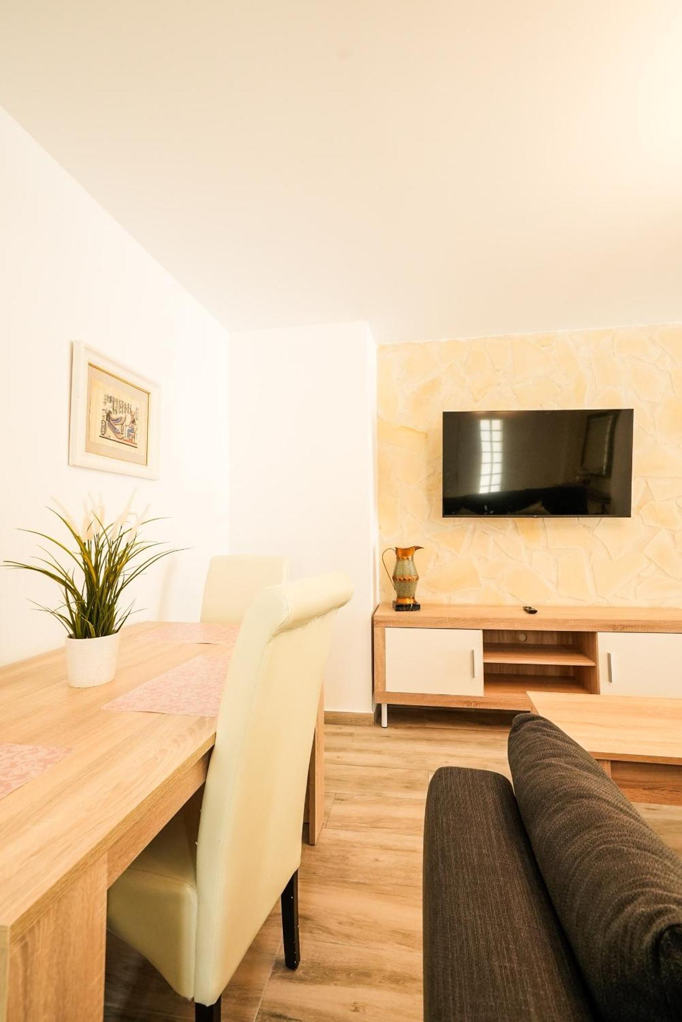 Casa Loma Con Terreno Privado Y Parking Compartido - A 800m De Playa Poniente Сasa de vacaciones