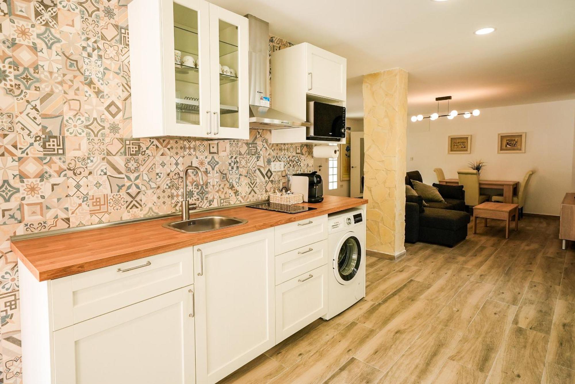 Casa Loma Con Terreno Privado Y Parking Compartido - A 800m De Playa Poniente Сasa de vacaciones