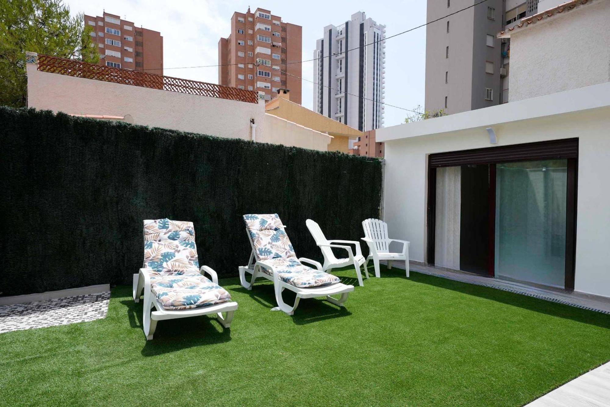 Casa Loma Con Terreno Privado Y Parking Compartido - A 800m De Playa Poniente Сasa de vacaciones *
