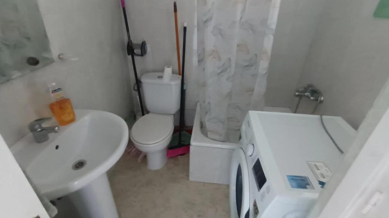 Nuevo Apto Hasta 6 Personas Muy Cerca De Playa Levante Con Jardines Y Gran Piscina , Pista De Tennis Y Futbol Deportes Y Zona Infantil ,en Urbanizacion Con Parking Apartamento