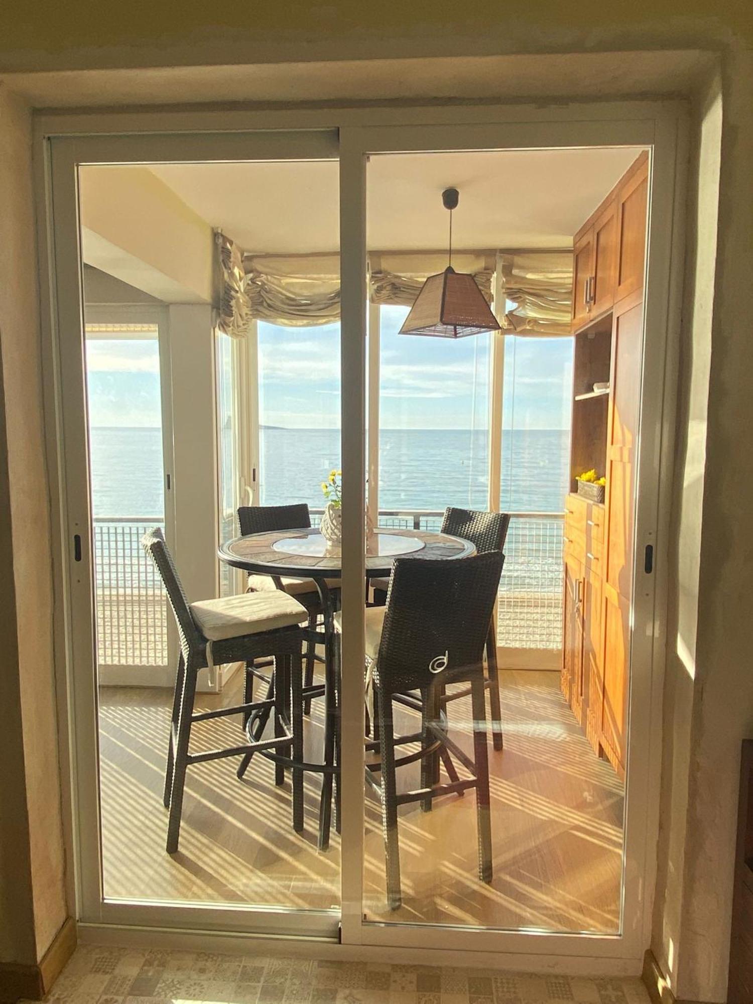 Primera Linea Playa Poniente Apartamento *