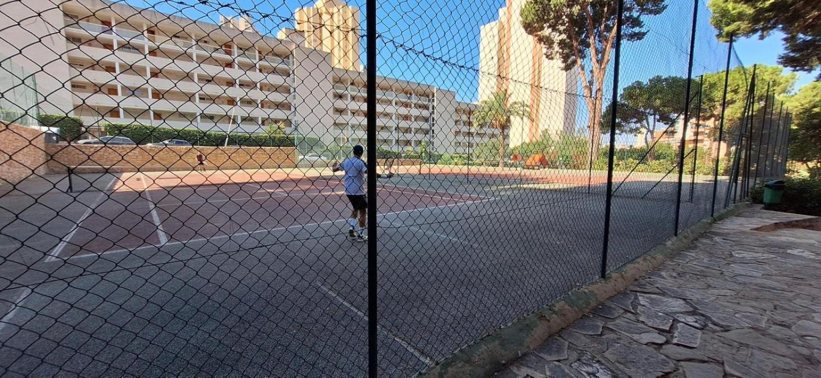 Nuevo Apto Hasta 6 Personas Muy Cerca De Playa Levante Con Jardines Y Gran Piscina , Pista De Tennis Y Futbol Deportes Y Zona Infantil ,en Urbanizacion Con Parking Apartamento Benidorm