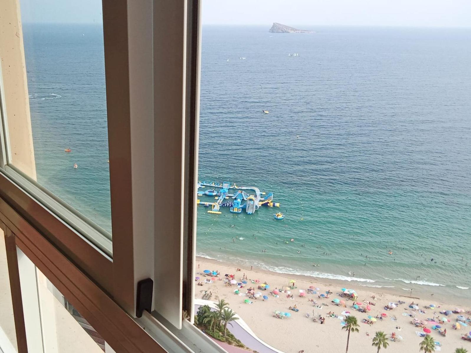 Nuevo Apto Balcon De Poniente 1 A Linea Playa Torre 2 Luxe Sm Con Aire, Piscina,jar Vistas Espectaculares Al Mar De Apartamento Benidorm
