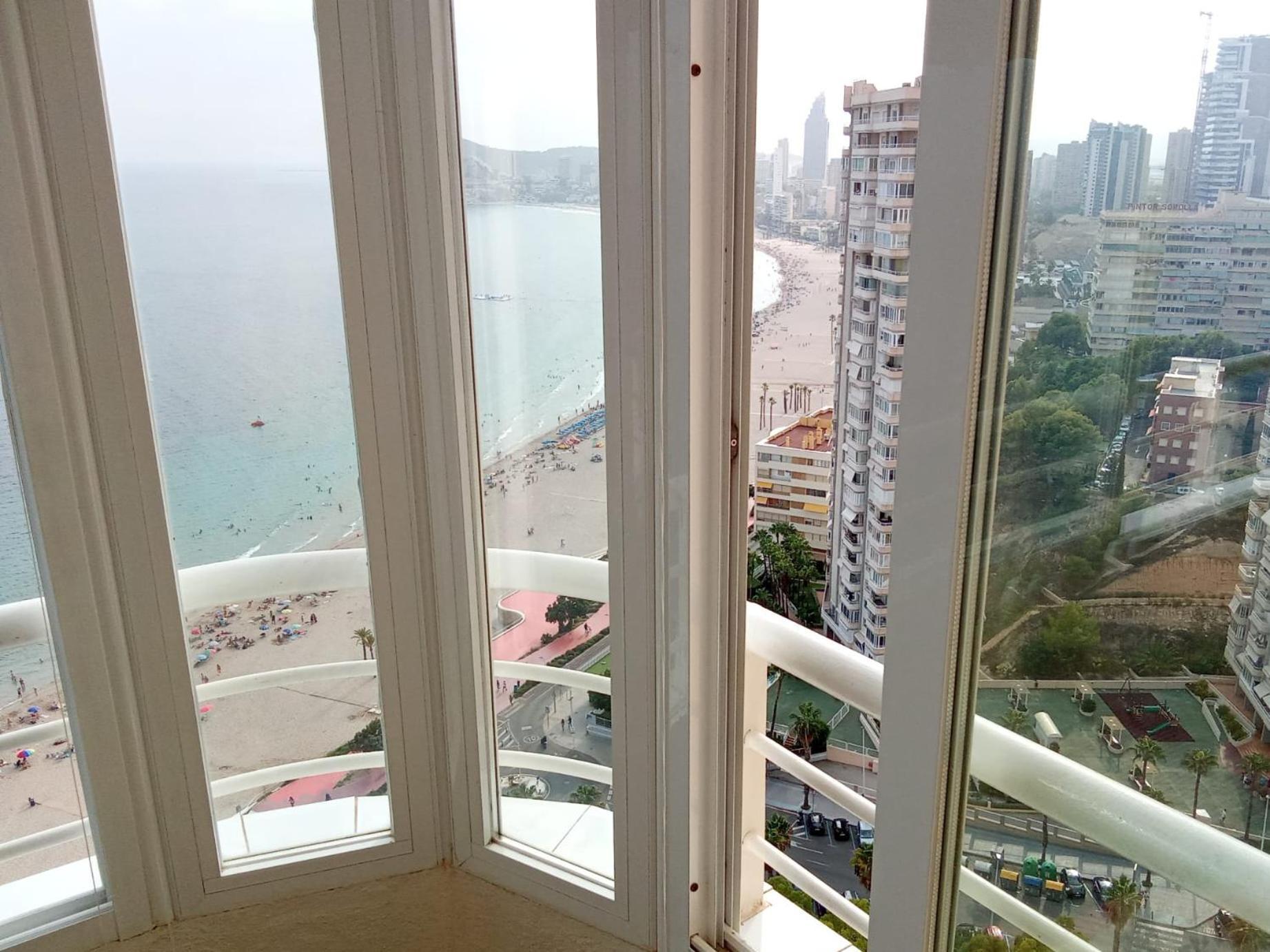 Nuevo Apto Balcon De Poniente 1 A Linea Playa Torre 2 Luxe Sm Con Aire, Piscina,jar Vistas Espectaculares Al Mar De Apartamento Benidorm