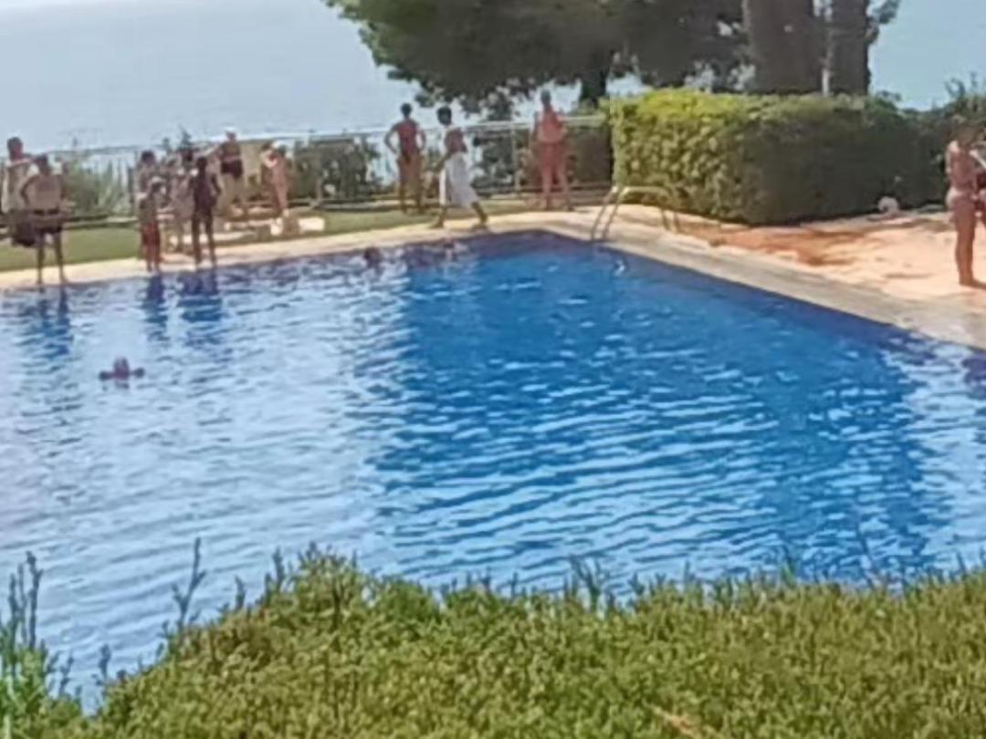 Nuevo Apto Balcon De Poniente 1 A Linea Playa Torre 2 Luxe Sm Con Aire, Piscina,jar Vistas Espectaculares Al Mar De Apartamento Benidorm