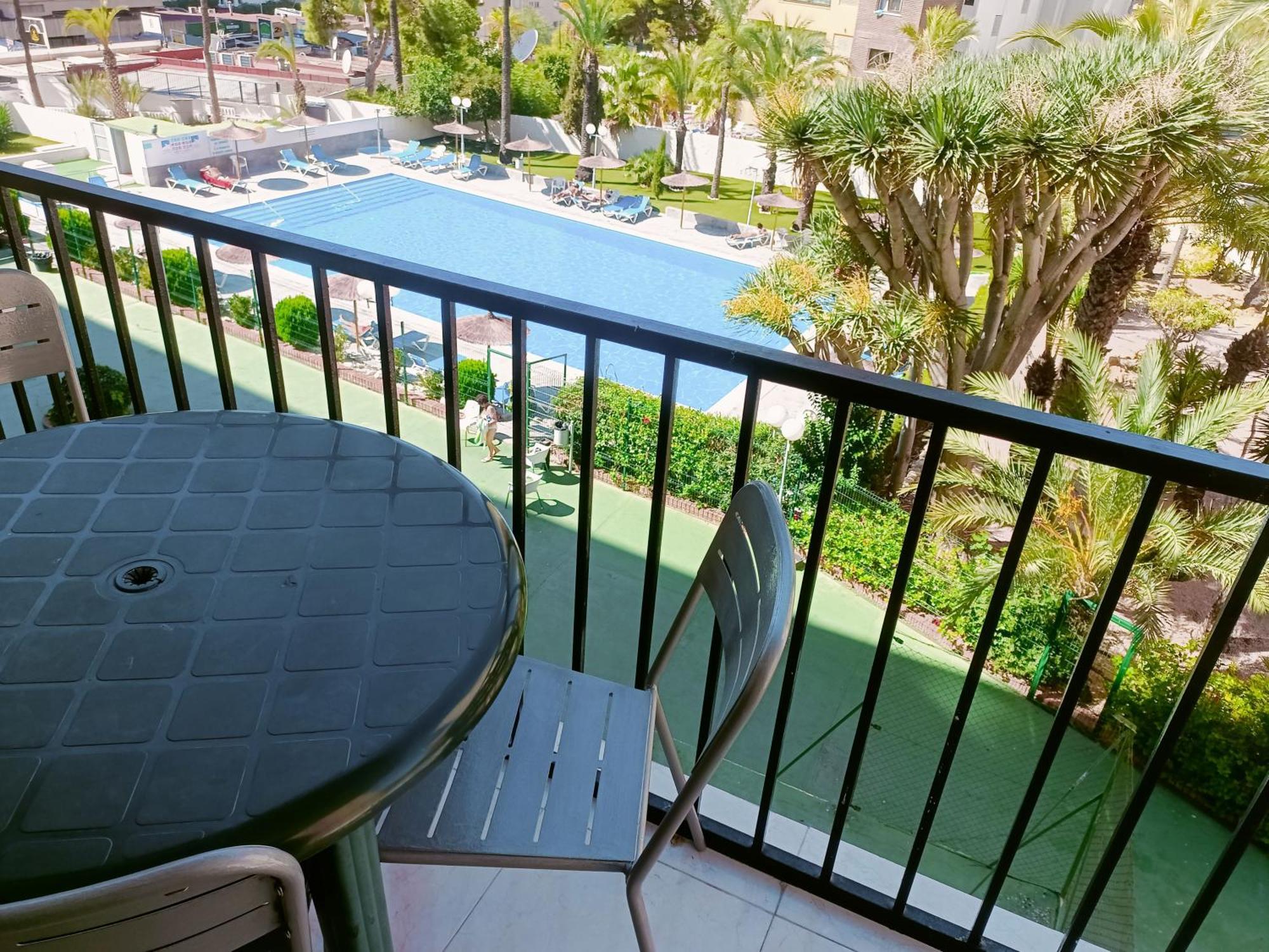 Bermudas Con Piscina En Apartamento *