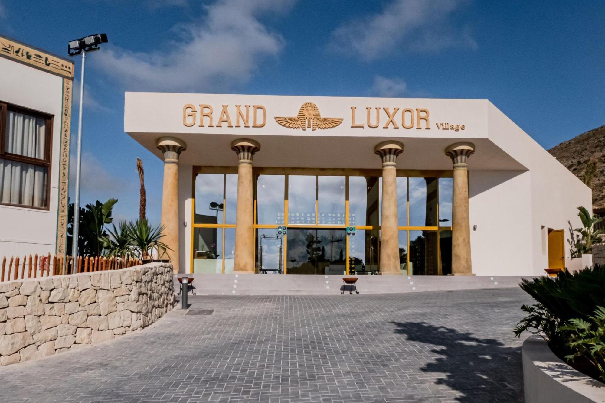 Grand Luxor Village - Terra Mítica Park Included