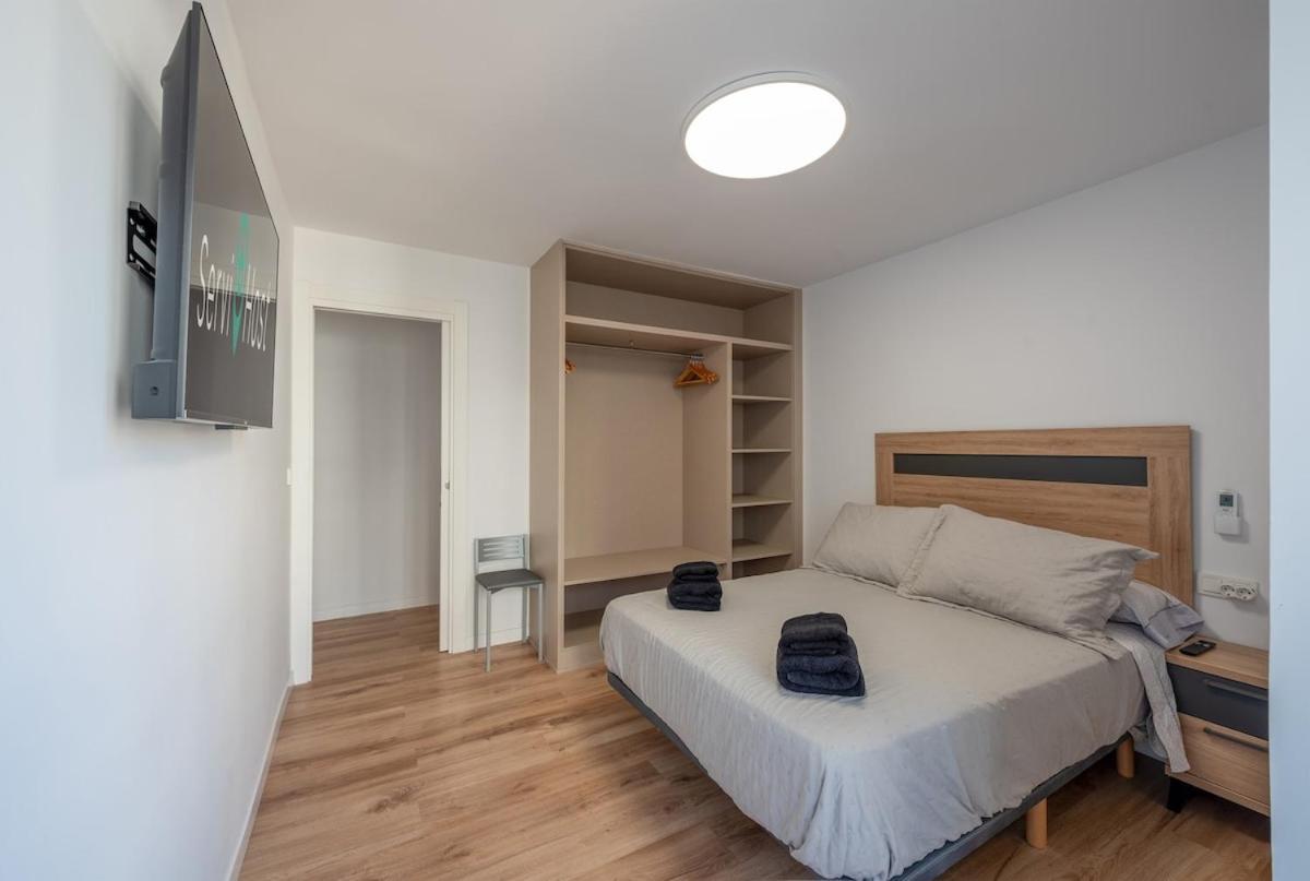 Stunning New Apt, 1min, 2br, Parking Apartamento *