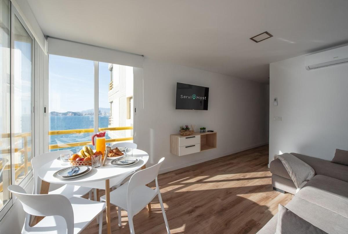 Stunning New Apt, 1min, 2br, Parking Apartamento *