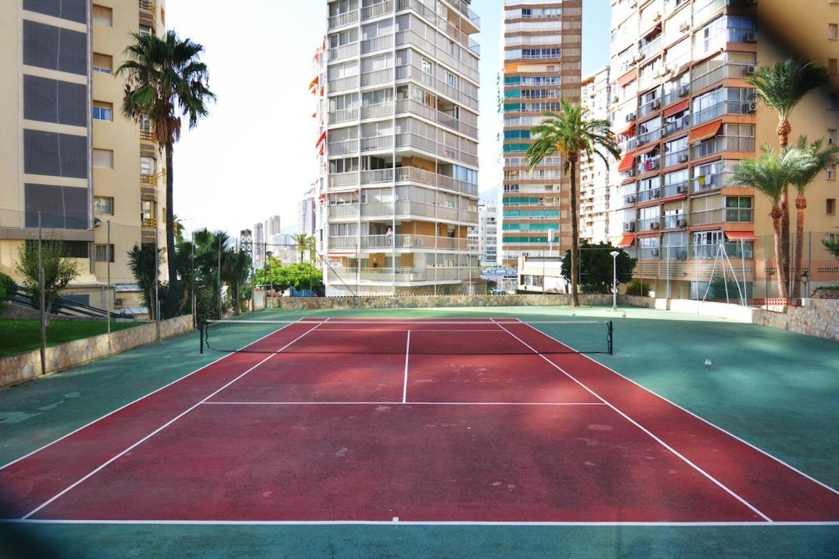 Stunning New Apt, 1min, 2br, Parking Apartamento *