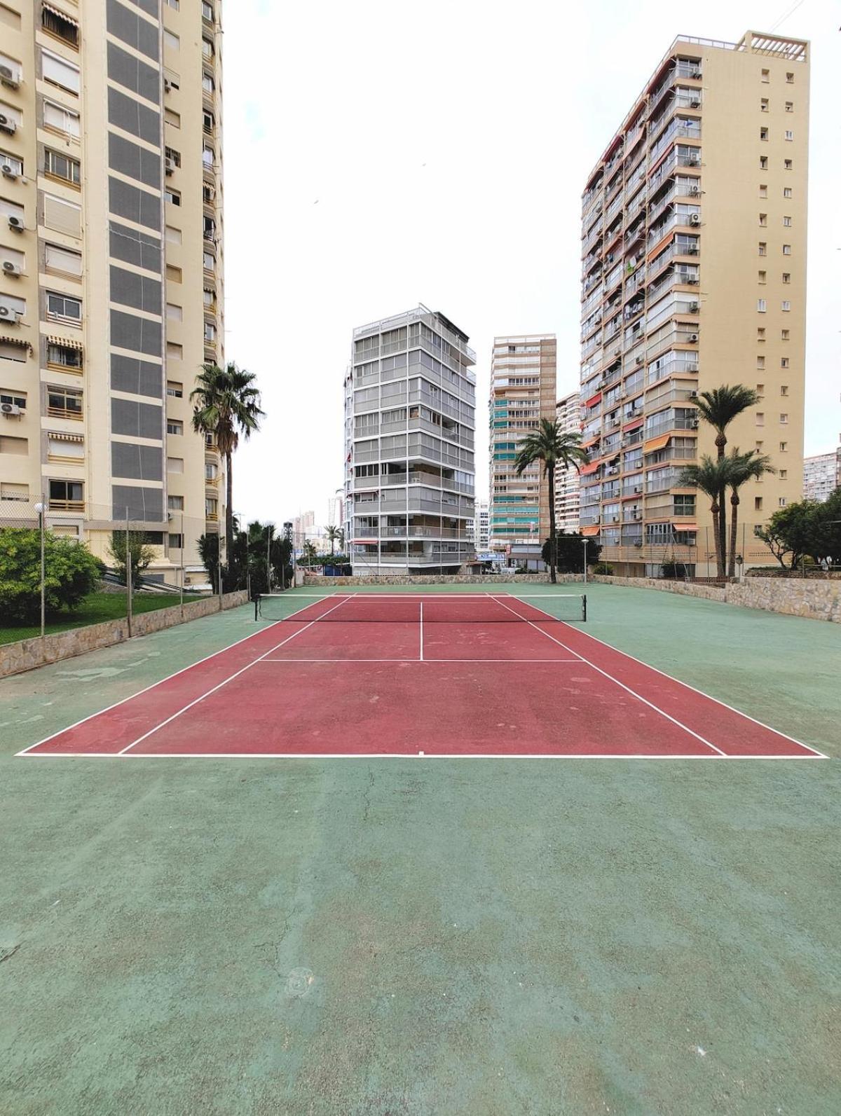 Stunning New Apt, 1min, 2br, Parking *