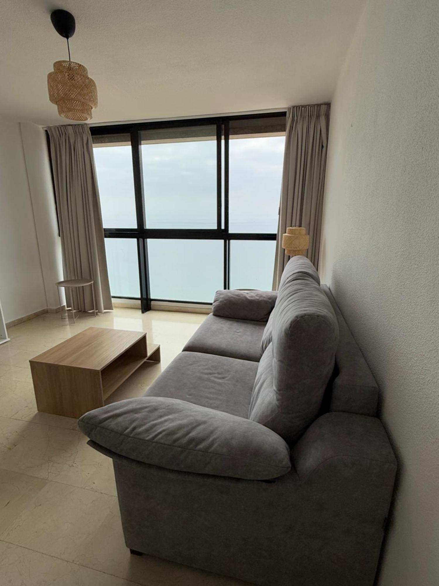Apartamento Primera Línea De Playa, Benidorm. *