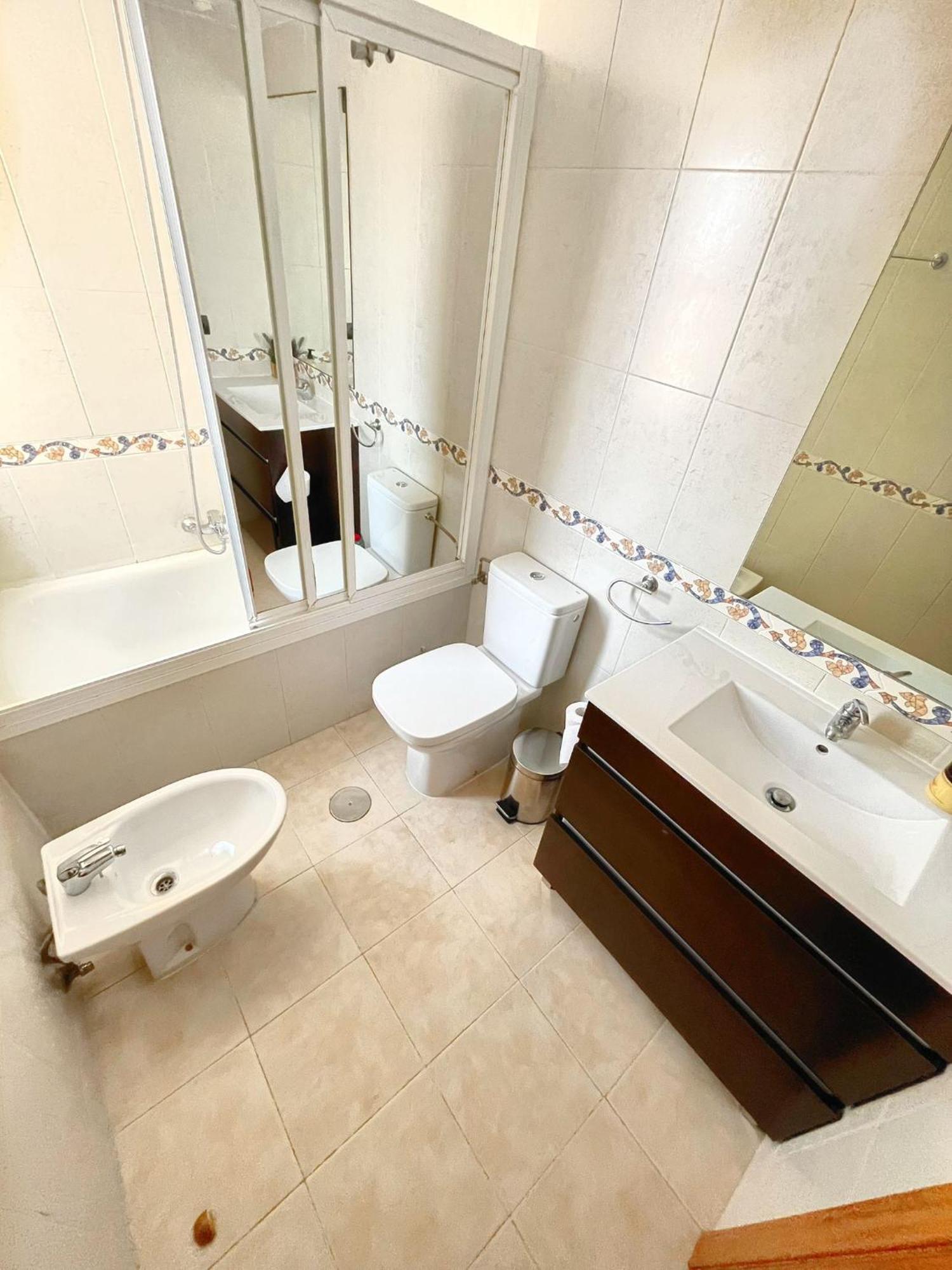 Apartamento Marinas, Muy Amplio Cerca De Playa Poniente *
