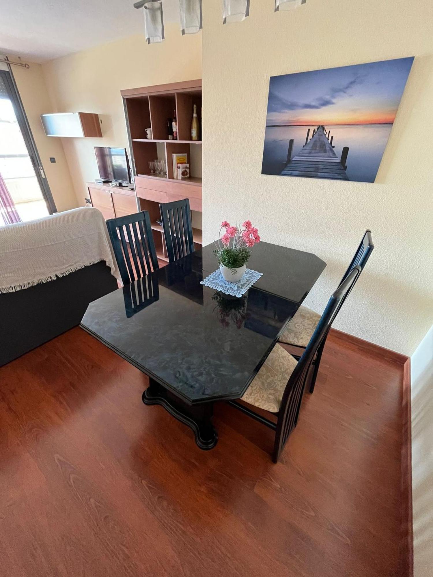 Marinas, Muy Amplio Cerca De Playa Poniente Apartamento