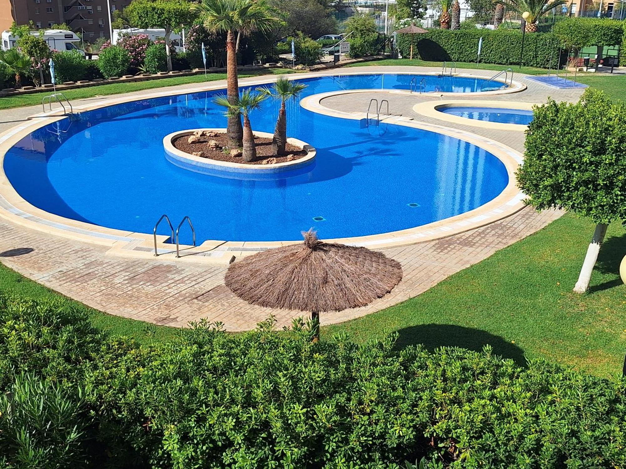 Marinas, Muy Amplio Cerca De Playa Poniente Apartamento *