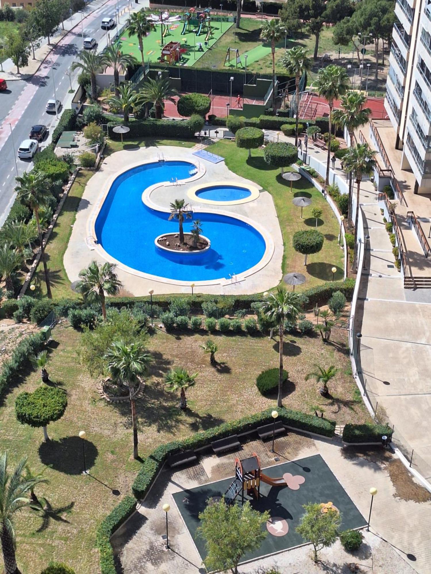 Marinas, Muy Amplio Cerca De Playa Poniente Apartamento