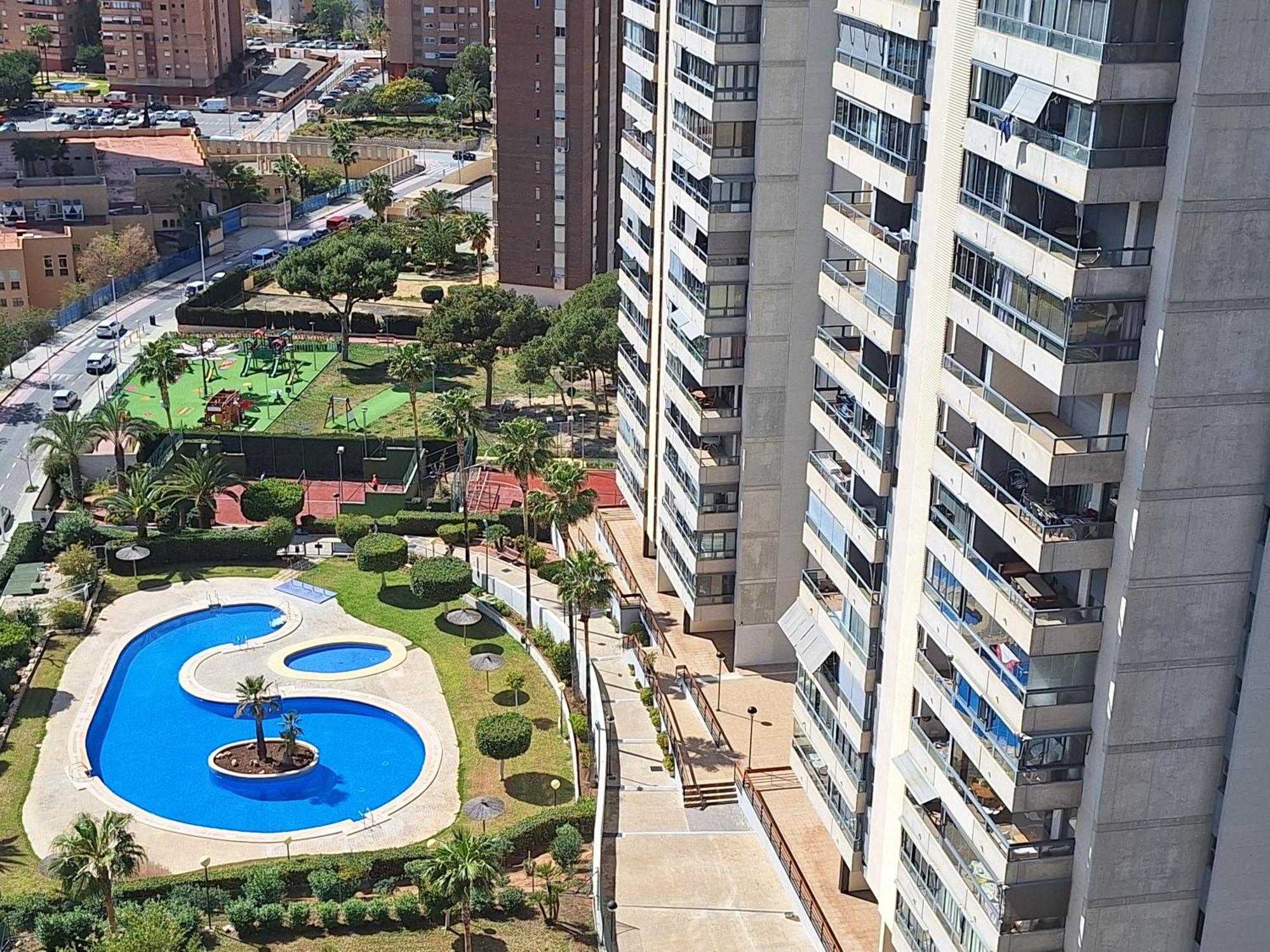 Marinas, Muy Amplio Cerca De Playa Poniente Benidorm