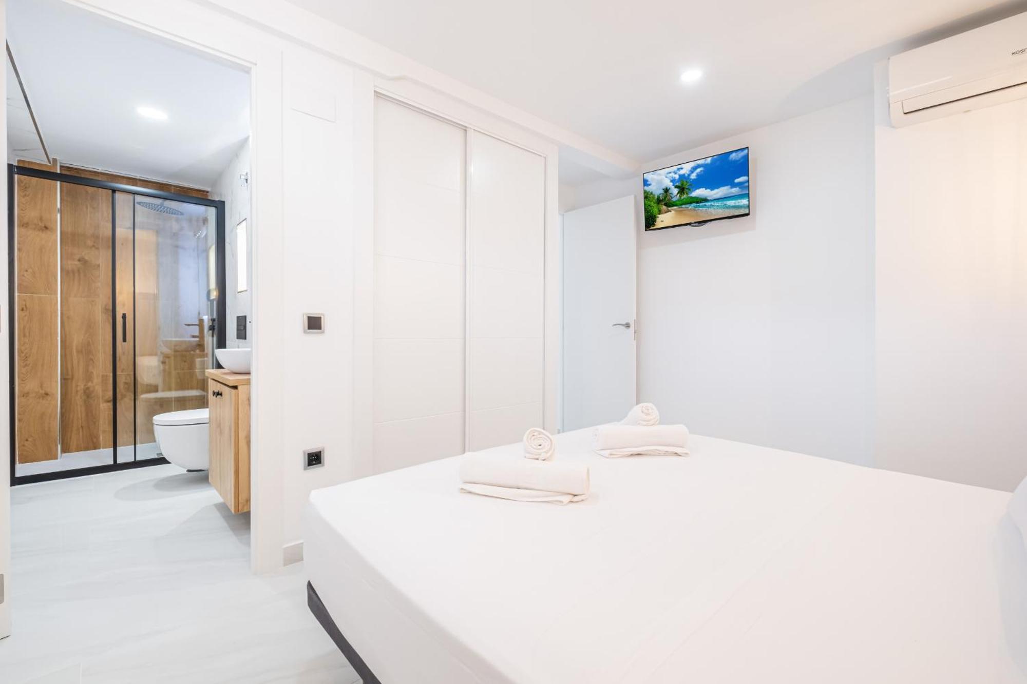 Halcon Deluxe 17-c Levante Apartamento