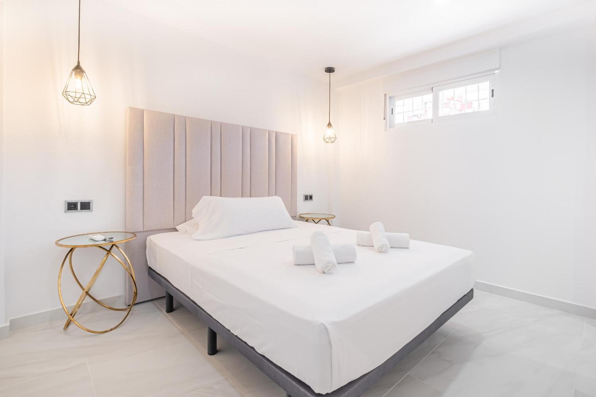 Halcon Deluxe 17-c Levante Apartamento