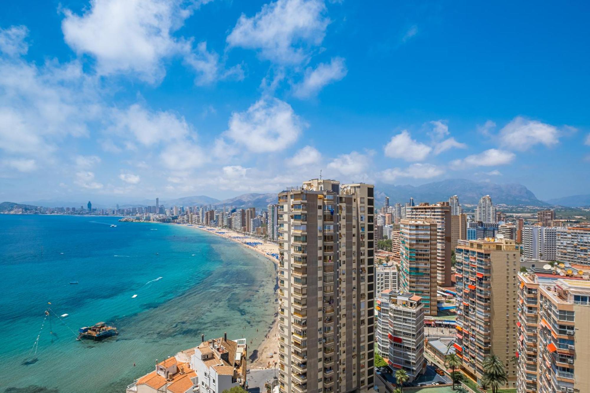 Halcon Deluxe 17-c Levante Apartamento
