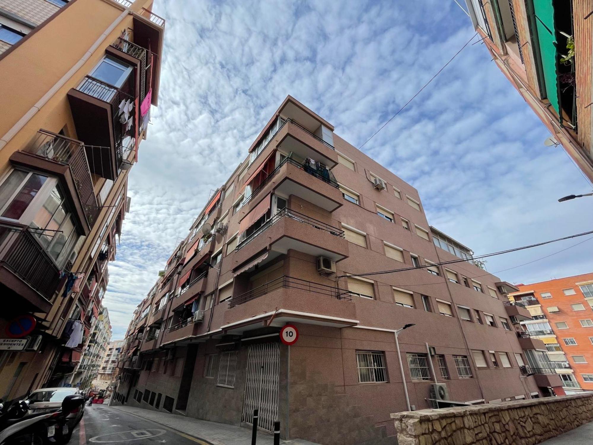 Jl A Apartamento *