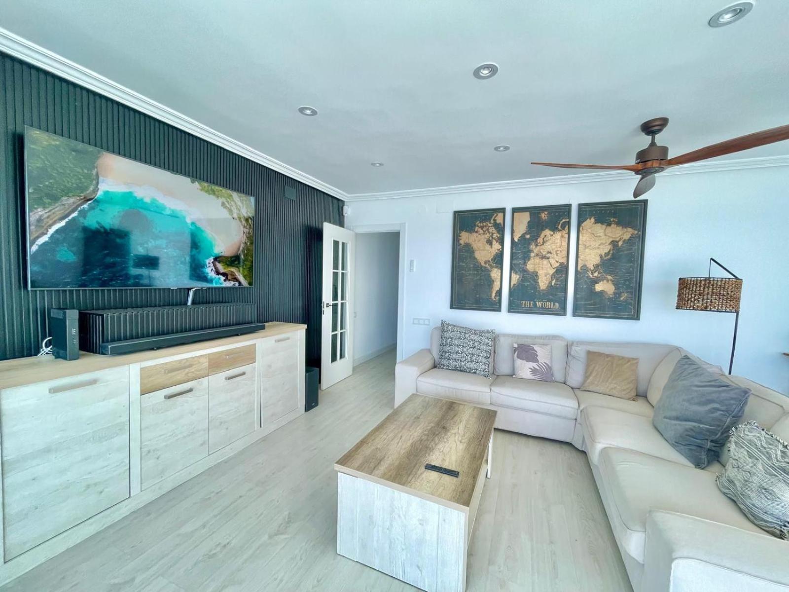 Emalco Seafront Modern Apartamento