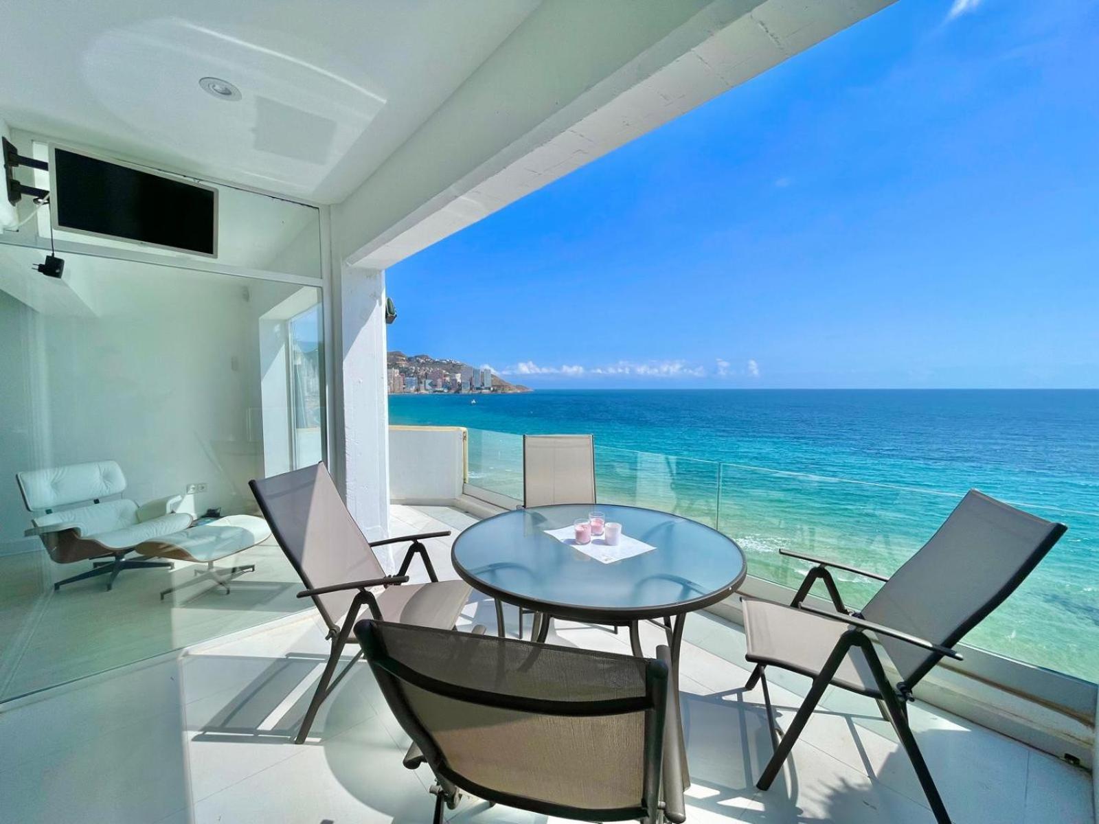 Emalco Seafront Modern Apartamento