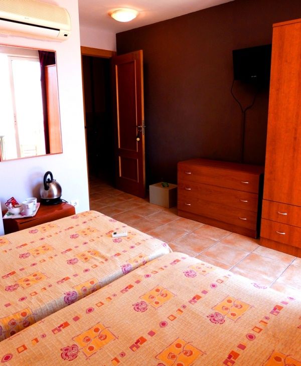 Hotel Queens - Adults Only 2*
