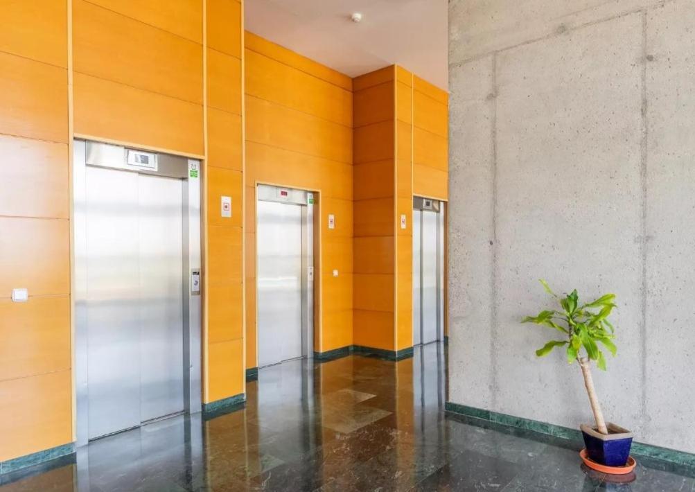 Apartamento Tu Paraiso Costero En Playa De Poniente, Vistas Al Mar, Arena Dorada Y Un Entorno De Lujo