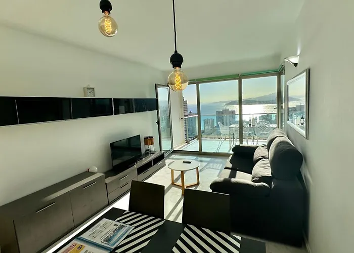 Highrise Apartment With Stunning Views From Private Balcony 85