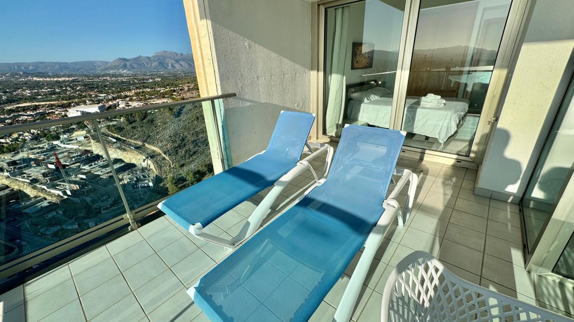 Highrise With Stunning Views From Private Balcony 85 Apartamento *